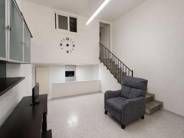 Dúplex en venta en calle De la Unió, Barcelona, de 56 m² 3 habitaciones por 240.000