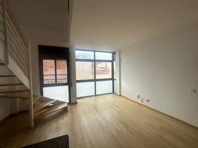 Dúplex en venta en calle De Linné, Terrassa, de 88 m² 4 habitaciones por 275.000