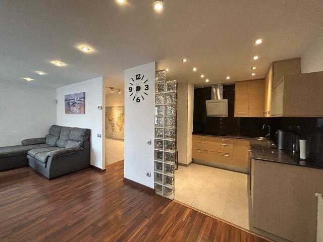 Dúplex en venta en calle De Montserrat, Badalona, de 99 m² 3 habitaciones por 249.000