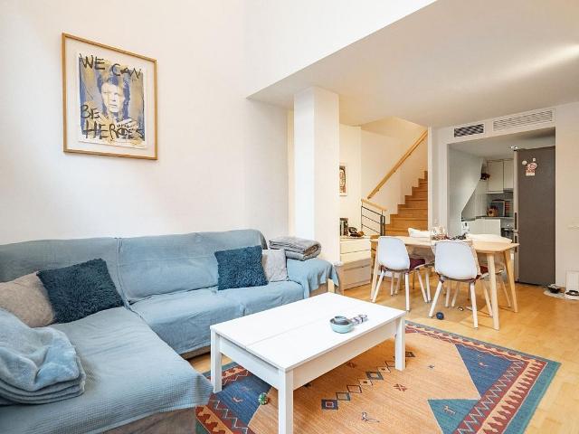 Dúplex en venta en calle De Móra la Nova, Barcelona, de 99 m² 3 habitaciones por 550.000