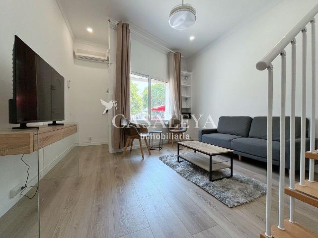 Dúplex en venta en calle De Sant Carles, Barcelona, de 60 m² 2 habitaciones por 349.000