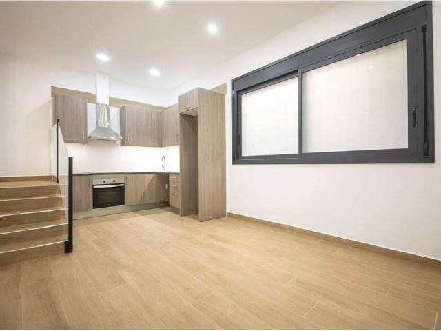 Dúplex en venta en calle De Santa Rosalia, Barcelona, de 140 m² 3 habitaciones por 420.000
