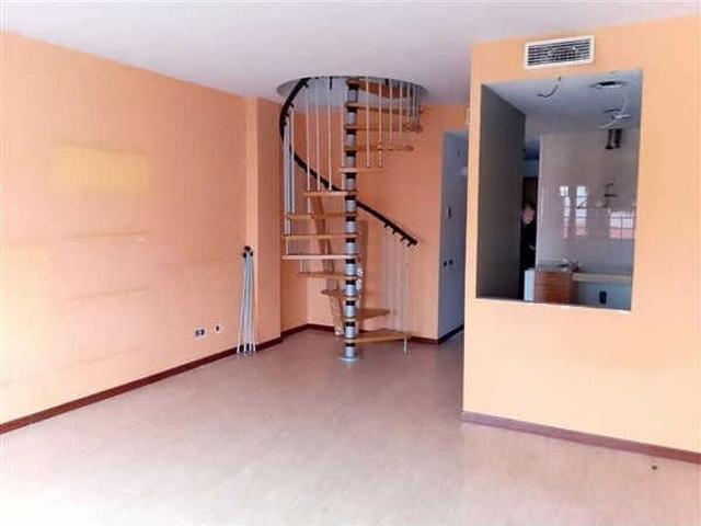 Dúplex en venta en calle De Schubert, Sabadell, de 96 m² 2 habitaciones por 225.000