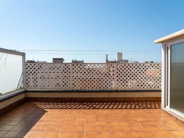 Dúplex en venta en calle De Rabassa, Barcelona, de 80 m² 4 habitaciones por 648.000