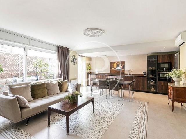 Dúplex en venta en calle De Tenerife, Barcelona, de 97 m² 3 habitaciones por 630.000