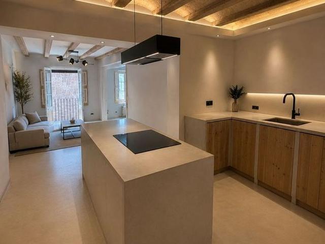 Dúplex en venta en calle De Valldonzella, Barcelona, de 106 m² 3 habitaciones por 480.000