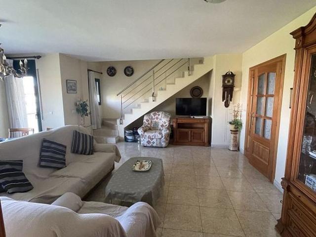 Dúplex en venta en calle Del Montnegre, Girona, de 115 m² 4 habitaciones por 286.000