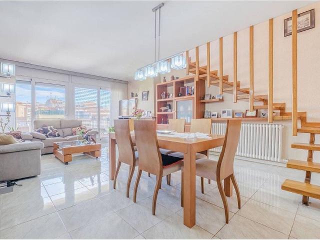 Dúplex en venta en calle Del Berguedà, Terrassa, de 180 m² 5 habitaciones por 285.000