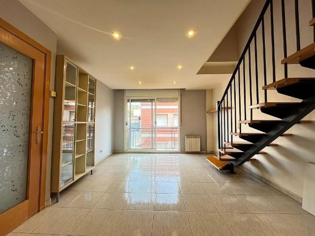 Dúplex en venta en calle D'elcano, Sabadell, de 72 m² 2 habitaciones por 239.900