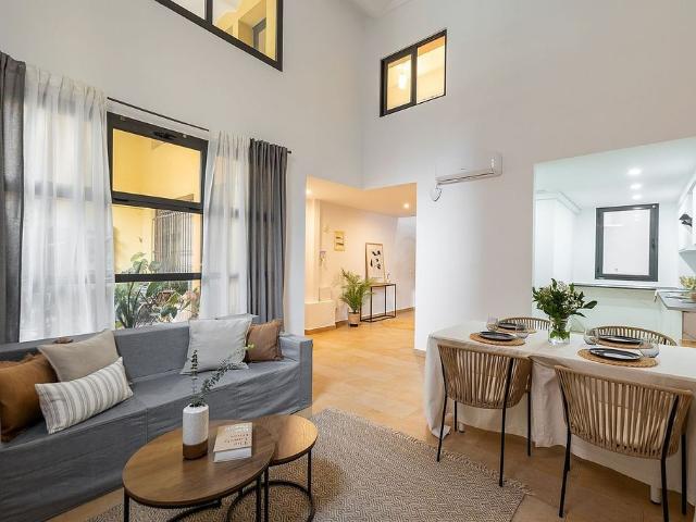 Dúplex en venta en calle Exposicio, Barcelona, de 107 m² 3 habitaciones por 398.000