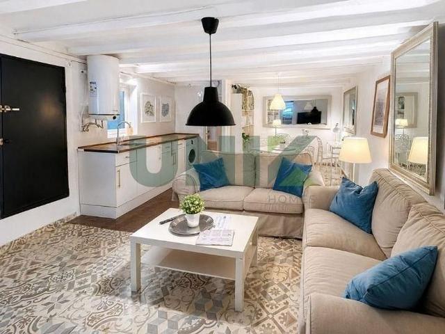 Dúplex en venta en calle Nou de la Rambla, Barcelona, de 116 m² 1 habitación por 234.000