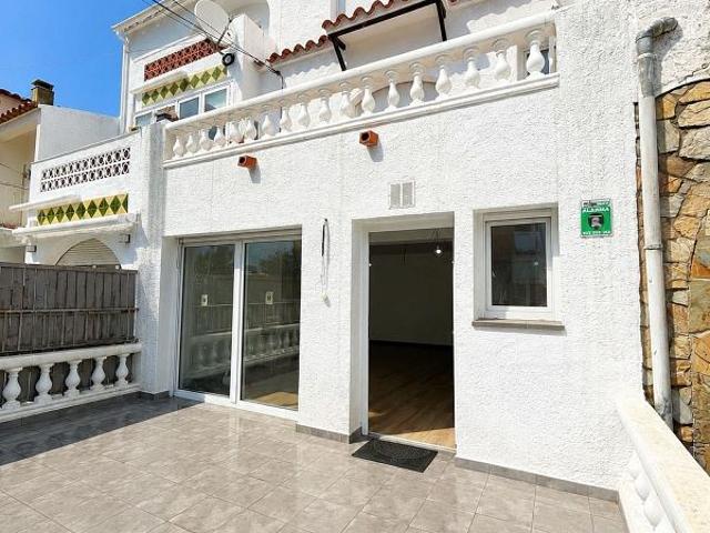 Dúplex en venta en calle Port Rodes, Castelló d´Empúries, de 90 m² 2 habitaciones por 225.000