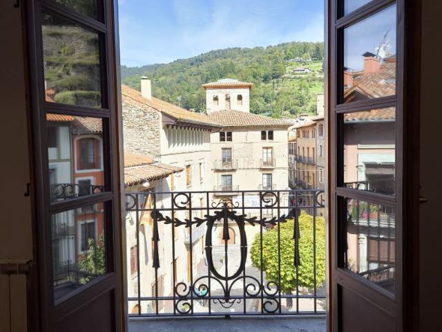 Dúplex en venta en Camprodon Pirineos. Fantàstic duplex en venda a la Plaça de la Vila Caprodon. Dúplex.
