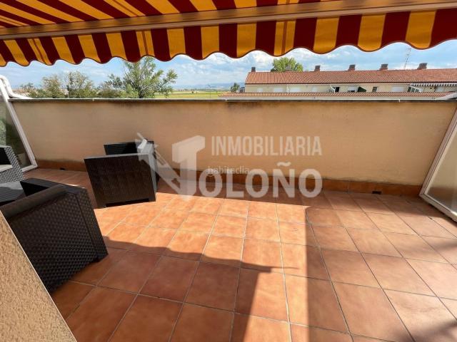 Dúplex en venta en Castañares de Rioja. Duplex en urbanización con piscina y amplia terraza. Dúplex Castañares de.