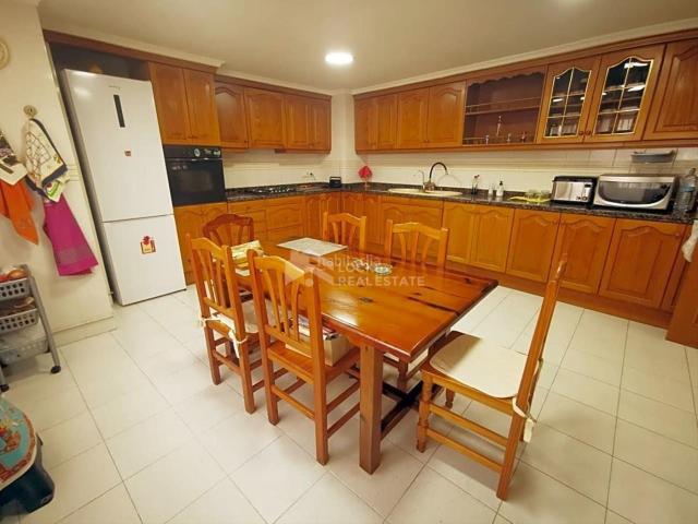 Dúplex en venta en Castellón de la Plana, Hospital Plaza del Real. ¡OPORTUNIDAD! Se vende espectacular dúplex en el centro de Castellón de la Plana, en la calle Trinidad, con plaza de garaje incl.