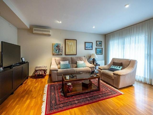 Dúplex en venta en Castellar del Vallès, de 111 m² 4 habitaciones por 395.000