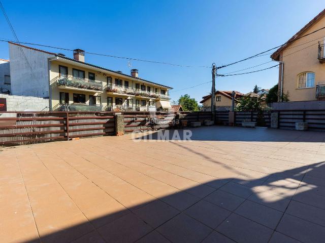 Dúplex en venta en Cercedilla. En el corazón de Cercedilla, encontramos esta singular propiedad formada por dos viviendas unidas, ofreciendo una oportunidad exce. Dúplex.