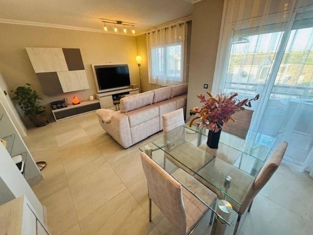 Dúplex en venta en Cubelles, de 100 m² 4 habitaciones por 359.000