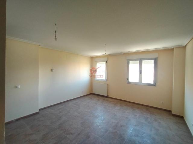 Dúplex en venta en Cuenca, Reyes Católicos Paseo de San Antonio. A ESTRENAR. LLAVE EN MANO. CON GARAJE Y TRASTERO. COCINA AMUEBLADA. Dúplex.
