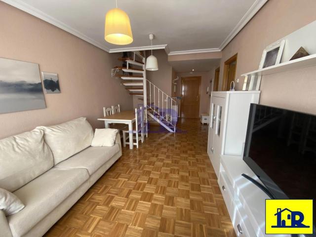 Dúplex en venta en Cuenca, Reyes Católicos Paseo de San Antonio. Se vende apartamento dúplex de dos dormitorios en Residencial Siglo XXI. Dúplex.