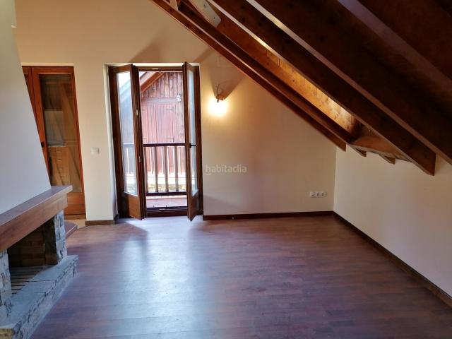 Dúplex en venta en Alt Àneu Pirineos. Dúplex nuevo de tres habitaciones y dos lavabos. Dúplex Alt.