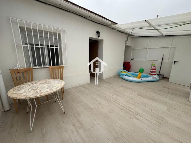 Dúplex en venta en Alicante, Divina Pastora. INCREÍBLE DÚPLEX DE 92 M2 CON TERRAZA DE 84 M2, 4 HABITACIONES Y PISCINA EN ZONA DIVINA PASTORA DE ALICANTE. Dúplex.