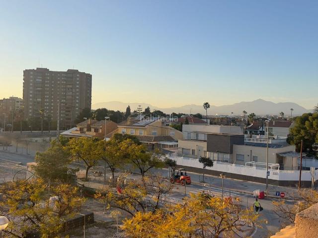 Dúplex en venta en Alicante, Virgen del Remedio Parque Lo Morant. Descubre este espectacular bungalow exclusivo que redefine el concepto de hogar!. Dúplex.
