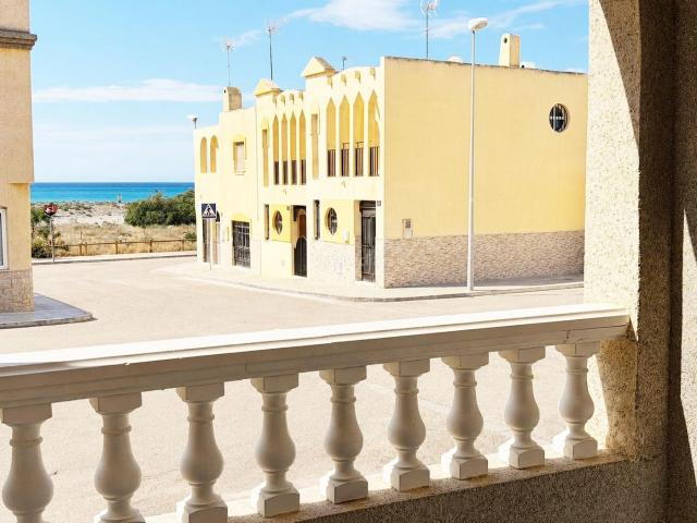 Dúplex en venta en Almería, Retamar. DÚPLEX EN EL TOYO RETAMAR El privilegio de vivir junto al mar 96 m2 const. Garaje privado incluido en el precio. Dúplex.