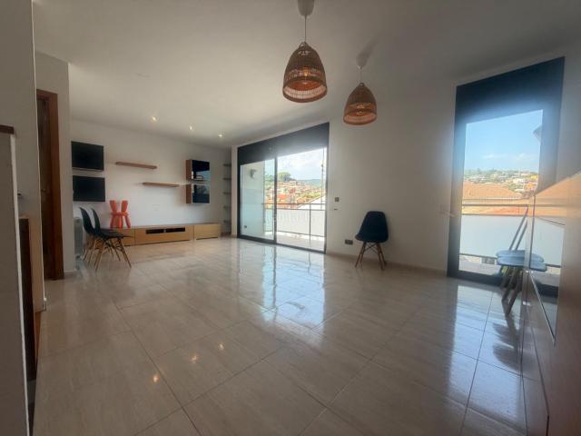 Dúplex en venta en Arbúcies. Dúplex en venta en el centro de Arbúcies con terraza, garaje, trastero y vistas a la montaña. Dúplex.