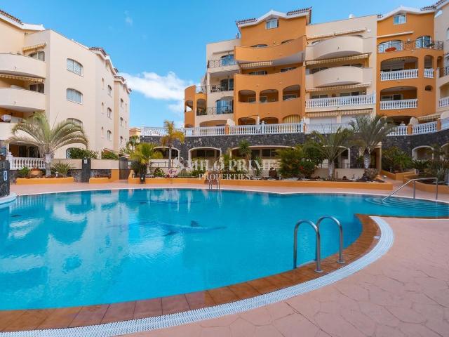 Dúplex en venta en Arona, Los Cristianos. Ático dúplex de ensueño con vistas panorámicas al mar en Los Cristianos. Dúplex.