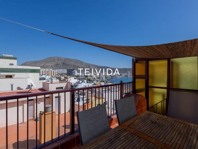 Dúplex en venta en Arona, Los Cristianos. Dúplex con dos terrazas privadas y gran potencial en Los Cristianos!. Dúplex.