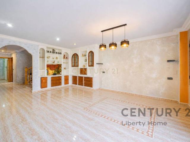 Dúplex en Venta en Avenida de Abril 9 de Octubre