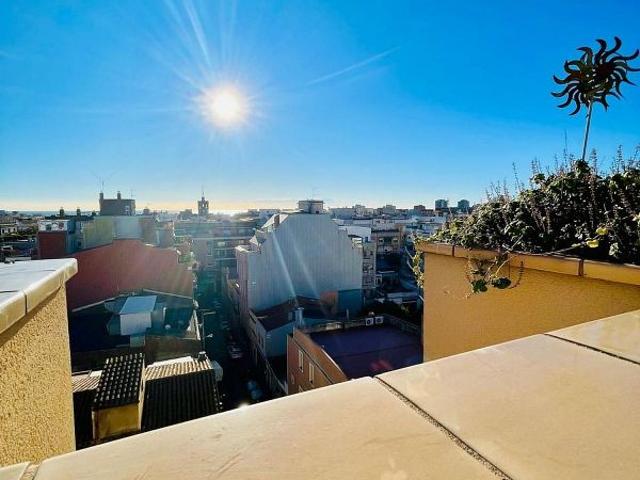 Dúplex en venta en Badalona, de 90 m² 3 habitaciones por 450.000