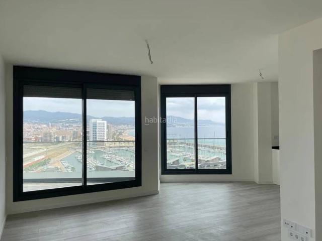 Dúplex en venta en Badalona, Port. Ático dúplex Alto standing con terraza panorámica y vistas abiertas al mar y a todo Barcelona. Dúplex.
