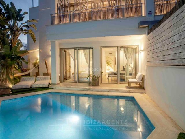 Dúplex en venta en Baleares Ibiza, Marina Botafoc Talamanca. VIVIENDA DE 5 HABITACIONES Y PISCINA PRIVADA Y GARAJE PARA 8 COCHES, Illa Plana. Dúplex.