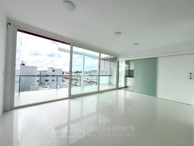 Dúplex en venta en Baleares Ibiza, Ses Figueretes Platja d'en Bossa Cas Serres. EXCLUSIVO DUPLEX, a Estrenar en Primera Línea de Playa en Ibiza. Dúplex.