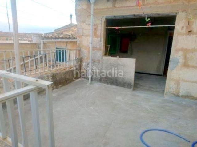 Dúplex en venta en Baleares Sa Pobla. Duplex con garaje y corral parcialmente reformado en Sa Pobla. Dúplex Sa.