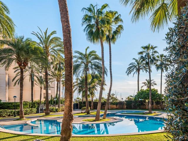 Dúplex en venta en Baleares Palma de Mallorca, El Terreno. Apartamento dúplex con vistas al mar y jardín privado en venta en Palma de Mallorca. Dúplex Palma de.