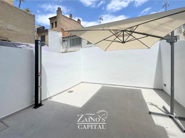 Dúplex en venta en Baleares Palma de Mallorca, Santa Catalina. Propiedad de dos plantas recién reformada con gran terraza en Santa Catalina. Dúplex Palma de.