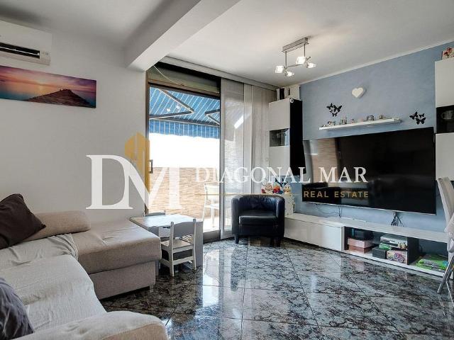 Dúplex en venta en avenida De Rio de Janeiro, Barcelona, de 80 m² 4 habitaciones por 410.000