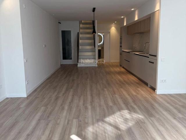 Dúplex en venta en Barcelona, El Camp d´en Grassot i Gràcia Nova. Dúplex exclusivo con acceso independiente junto a Sagrada Familia. Dúplex.