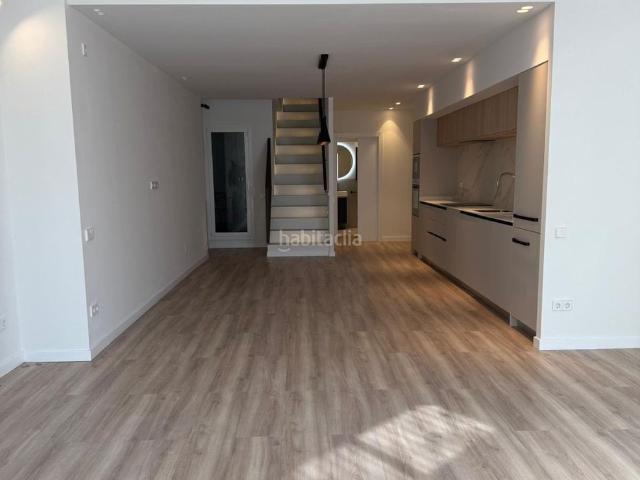 Dúplex en venta en Barcelona, El Camp d´en Grassot i Gràcia Nova. FANTÁSTICO DÚPLEX EN PLANTA BAJA CON ENTRADA INDEPENDIENTE. Dúplex.
