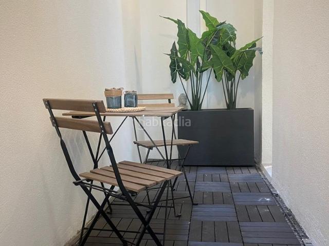 Dúplex en venta en Barcelona, El Camp d´en Grassot i Gràcia Nova. OLVIDA todo lo que has visto en el Eixample y descubre este dúplex de 145 m2 útiles en la calle Nàpols. Dúplex.