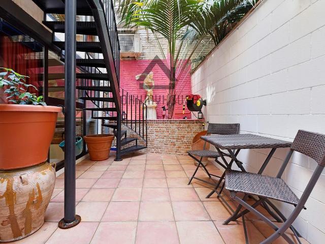 Dúplex en venta en Barcelona, El Parc i la Llacuna del Poblenou. Exclusiva vivienda tipo loft distribuida en dos plantas. Dúplex.