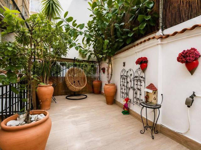 Dúplex en venta en Barcelona, El Poble Sec Parc de Montjuïc. DOS VIVIENDAS MAS LOCAL DUPLEX CON DOS TERRAZAS EN POBLÉ SEC. Dúplex.
