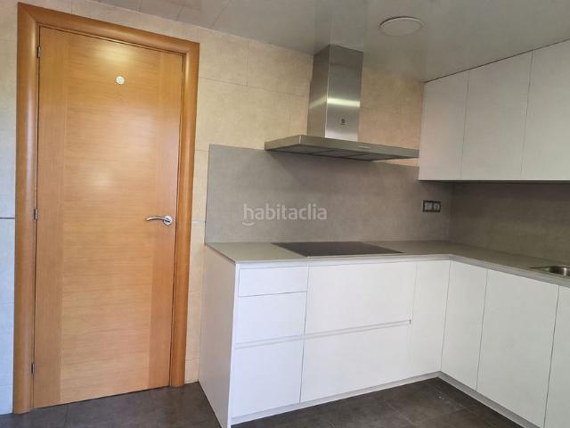 Dúplex en venta en Barcelona, La Bordeta. piso de obra seminueva. Dúplex.