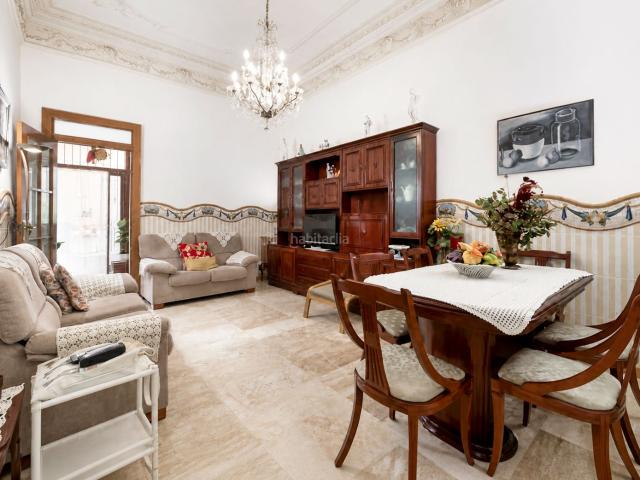 Planta baja en venta en Barcelona, La Font d´en Fargues. Dúplex en venta Calle de Montserrat de Casanovas, 104, Barrio La Font d'En Fargues, Distrito Horta Guinardó, Barcelona. Plantas bajas.