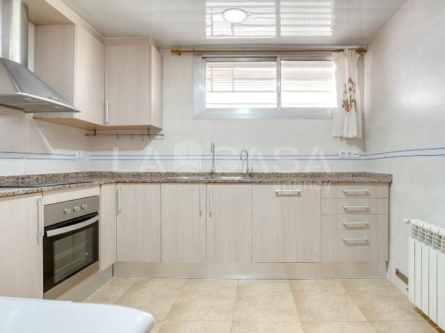 Dúplex en venta en Barcelona, La Verneda La Pau. Duplex de 148 m con 4 dormitorios y ascensor en Guipúscoa, Barcelona. Dúplex.