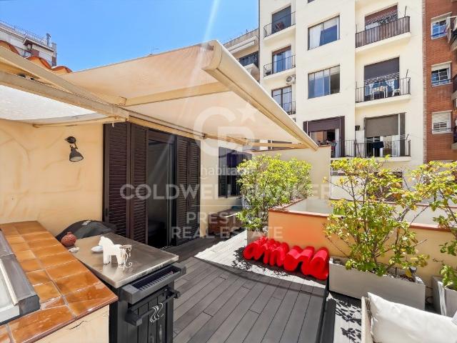 Dúplex en venta en Barcelona, Sagrada Família. Una propiedad única junto a la Sagrada Familia y con terraza. Dúplex.
