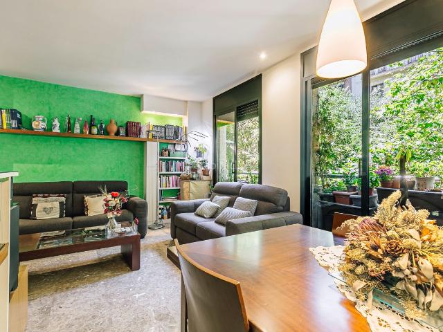 Dúplex en venta en Barcelona, Sagrada Família. Dúplex en venta en Sagrada Família con 3 habitaciones y 2 balcones, Barcelona. Dúplex.